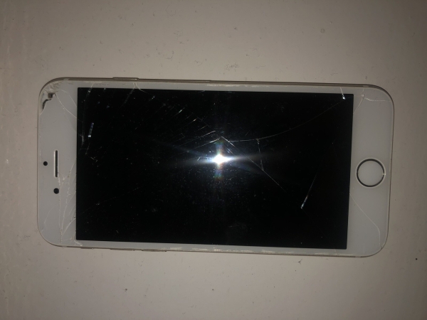 iPhone 6 gebraucht – Schaltet sich ein, Probleme beim Berühren des Bildschirms, kann für Ersatzteile verwendet werden