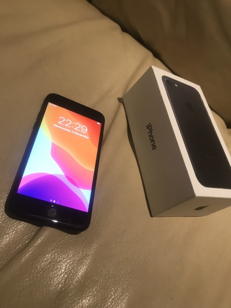 Apple iPhone 7 – 128GB – Schwarz (O2) A1778 (GSM)