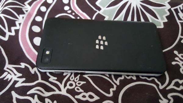BlackBerry Z10 Smartphone 16GB schwarz (entsperrt)