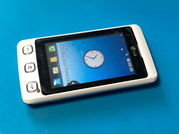 LG Cookie KP500 Retro Smartphone, weiß, displaygeschützt, sehr gut