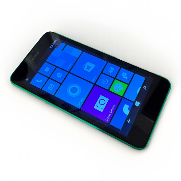 Nokia Lumia 630 Smartphone (entsperrt) – Schwarz oder Grün