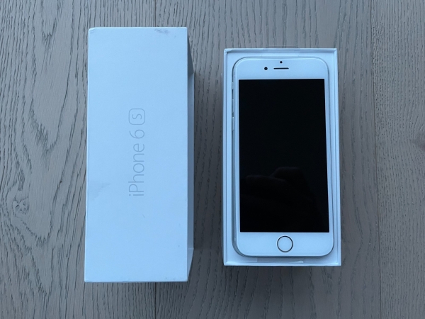 Apple iPhone 6s Silber 64GB A1688 MKQP2B/A 4,7 Zoll Retina HD Touch ID Finger