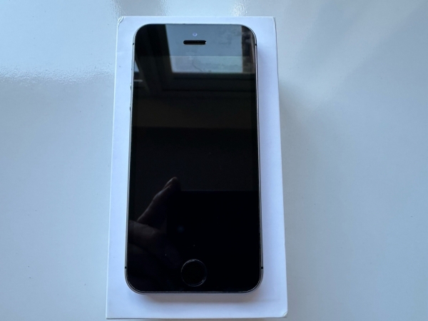 iPhone SE 4“ 32GB Smartphone – Space Grau
