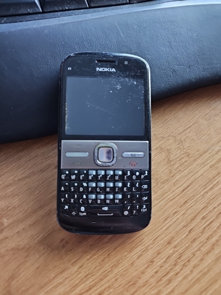 Nokia E5-00 Smartphone (entsperrt) – Schwarz