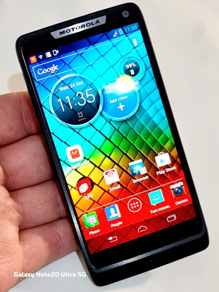 Motorola RAZR XT890 (Vodafone) Smartphone einwandfreier Zustand mit Ladegerät