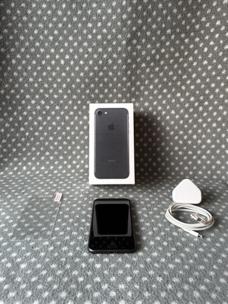 Apple iPhone 7 32GB Schwarz (Entsperrt) A1778 Originalverpackt Factory Reset Top Zustand (GSM)