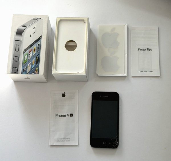 Apple iPhone 4s Schwarz 16GB Originalverpackt Beschädigt Gesperrt bei O2