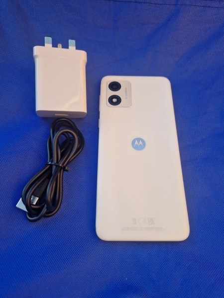 Motorola XT2345-3 Moto E13 Smartphone 64GB 2GB RAM LTE/4G 5000mAh Creamy White.