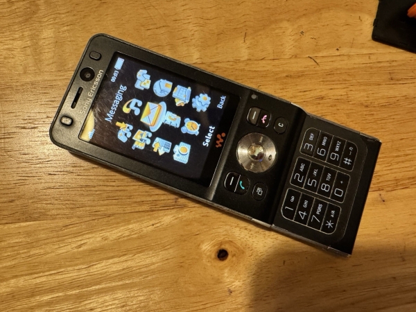 Sony Ericsson W910i Smartphone (entsperrt) – schwarz