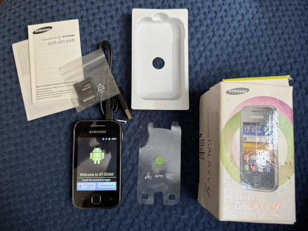 Samsung Galaxy Y GT-S5360 Android Smartphone schwarz – funktionstüchtig mit USB und Box