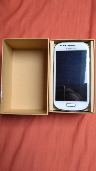 Samsung Galaxy S3 mini GT-I8200N Weiß 8GB Smartphone OVP Sehr Guter Zustand