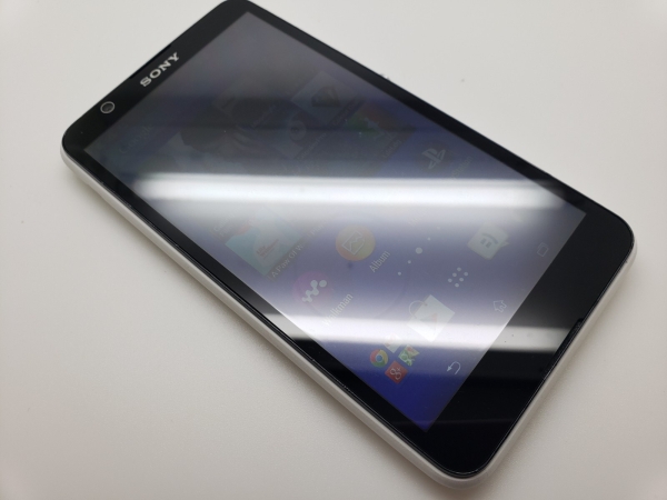 Sehr guter entsperrter Prototyp —–Sony Xperia E4—– E2105 weiß 8GB Smartphone