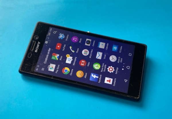 Sony Xperia M2 D2303 Smartphone, 8GB, entsperrt, ScreenGuard noch an, top