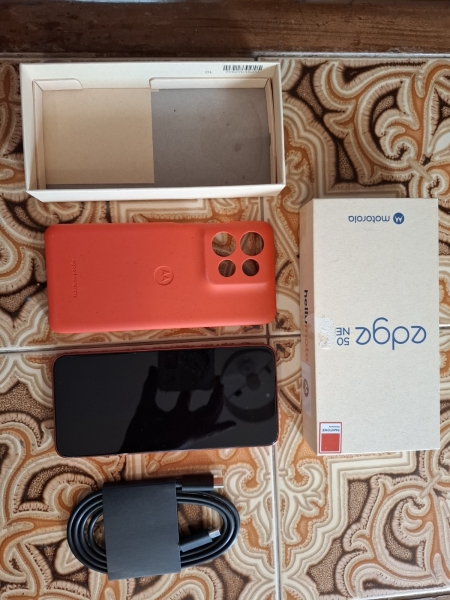 Motorola Edge 50 Neo 256GB, rot, entsperrt Smartphone