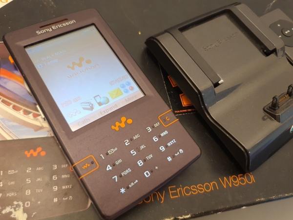 Sony Ericsson Walkman W950i – Mystic Purple Smartphone Wie NEU!!! mit OVP!!