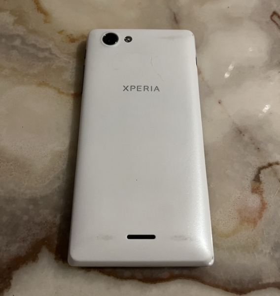 Sony Xperia ST26i Android Smartphone 4 Zoll 2GB RAM 2,01GB Weiß/Schwarz