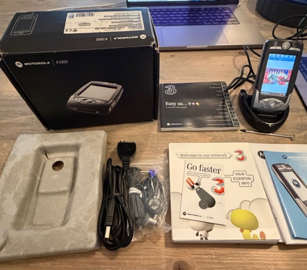 Motorola A1000 Sammler Handy verpackt sehr guter Zustand scheint CIB & PWO