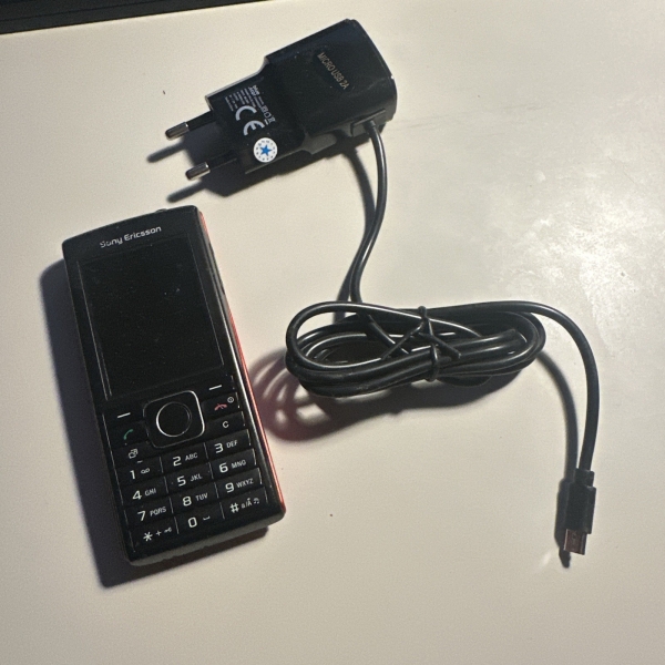 Sony Ericsson J108i Smartphone, Schwarz/rot, ohne Simlock