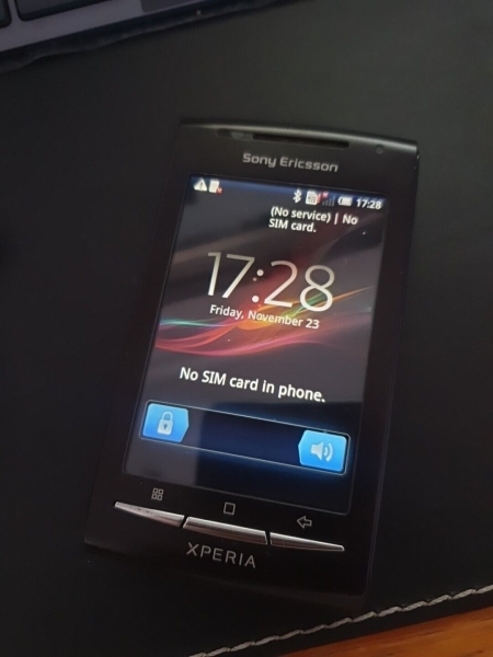 Sony Ericsson Xperia X8 E15i Retro Android Smartphone (Orange)