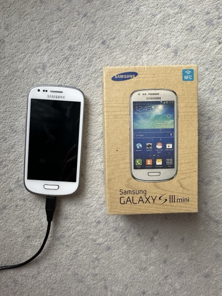 Samsung Galaxy S III Mini Weiß GT-I8200N 8GB NFC Smartphone