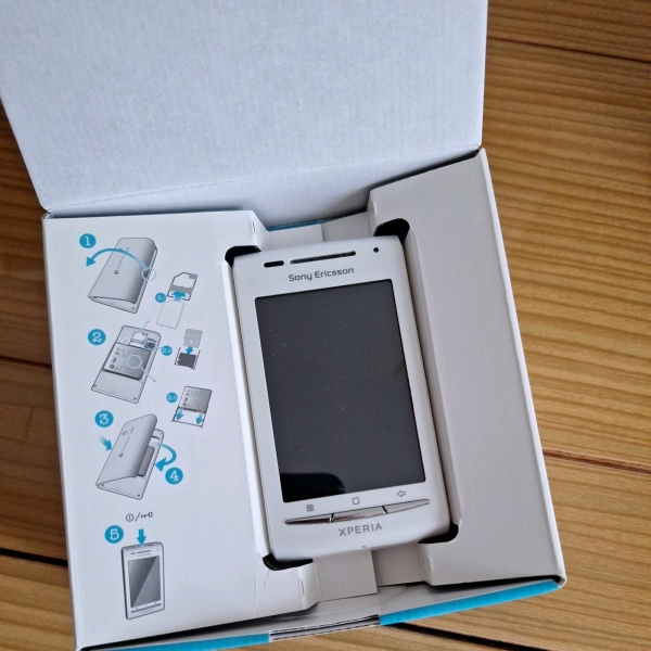 Sony Ericsson Xperia X8 – 16MB – Weiß Smartphone (Slate)