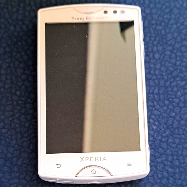 Sony Ericsson Xperia ST15i Smartphone Weiß Android 128GB Modellnr. ST15i