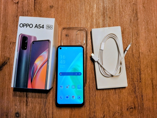 Smartphone OPPO A54 5G in OVP