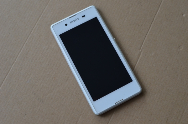 SONY Xperia E3 D2203 Smartphone | 1GB RAM | 4GB | weiß | ohne Sim-Look