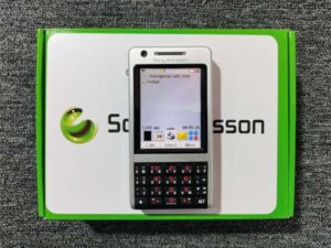 Sony Ericsson P1 P1i UMTS Unlocked 2G 3G 3MP 2.6″ Smartphone – Silver Black