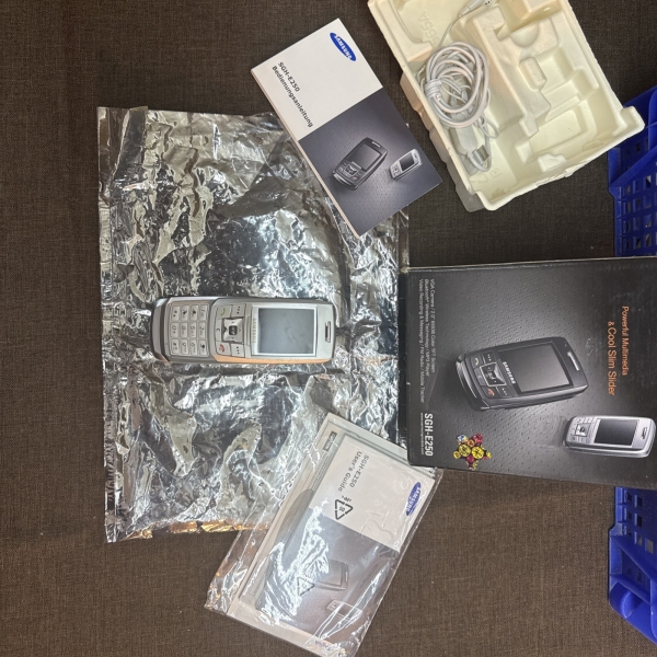 Samsung SGH E250 Slider Handy Kult No Smartphone in OVP Sammlerstück