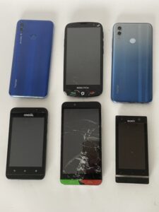Konvolut 6 Smartphones Restposten Honor Sony Bergstrom Ondial UNGETESTET ERSATZTEILE REPARATUREN