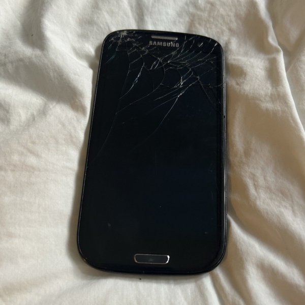 Samsung Galaxy S III 8 GB Schwarz Klassisch/Candy-Bar Smartphone defekt