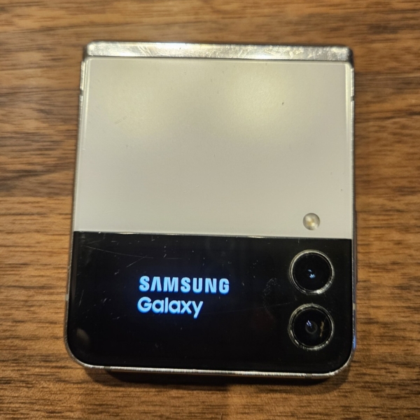 Samsung Galaxy Z Flip Silber Flip-Smartphone 256 GB Dual-Rückkamera defekt