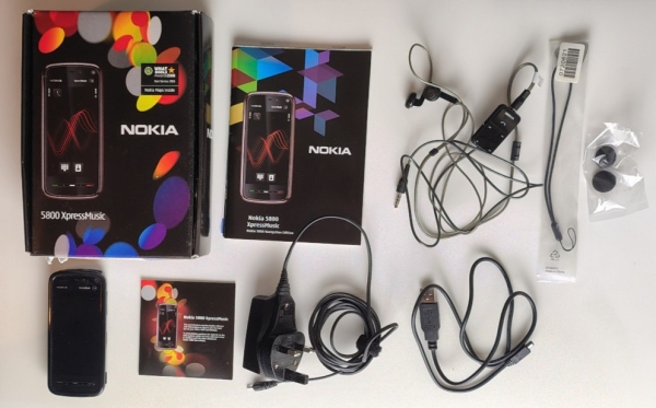 Nokia 5800 XpressMusic Retro Smartphone Bundle – Originalverpackt mit Zubehör – Getestet
