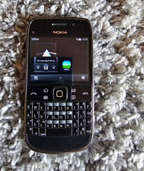 Nokia E6-00 Smartphone Schwarz QWERTZ 8 GB 8,0 MP Kamera Candy Bar
