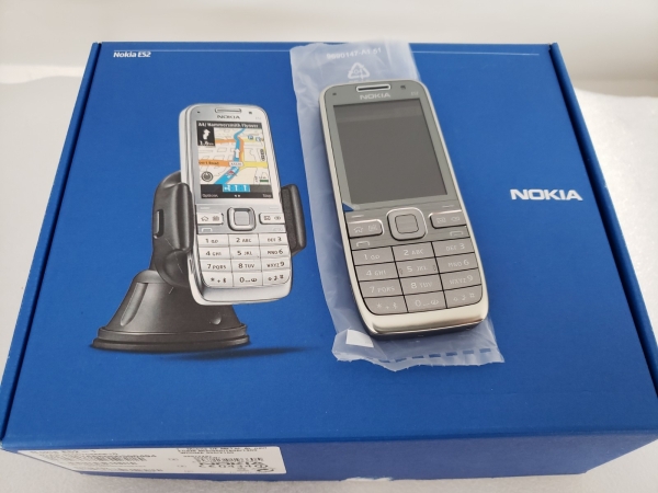 Brandneu Nokia E52 (entsperrt) Handy verpackt grau