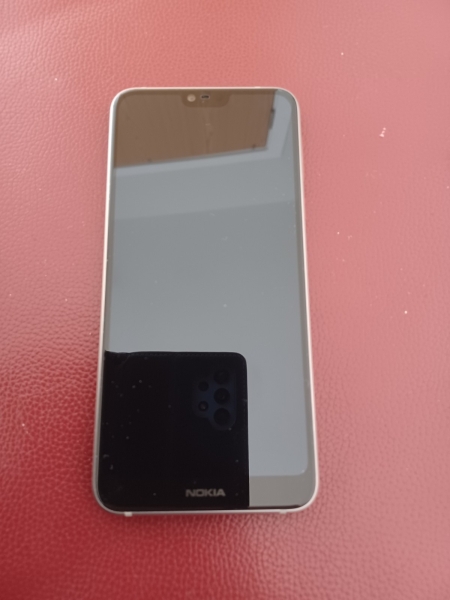Nokia 7.1 32GB entsperrt Smartphone, silber, TA-1100 – sehr guter Zustand.