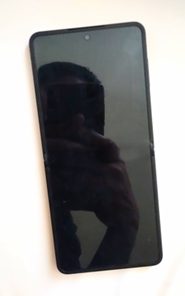 Samsung Galaxy Flip 7 256 GB Schwarz faltbares Smartphone (Gebraucht)