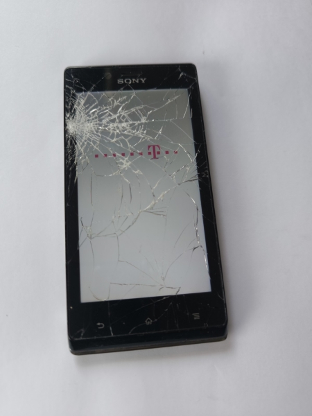 Sony  Xperia J ST26i – 4GB – Weiss Smartphone läuft defekt für Teile Bastler