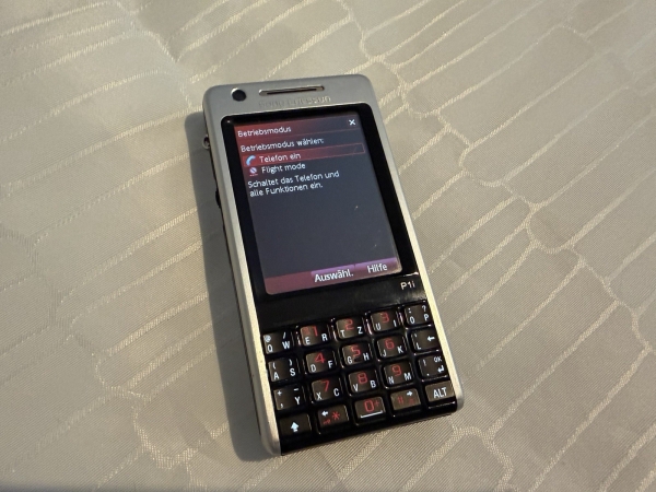 Sony Ericsson P1i Handy Smartphone Schwarz/Silber mit Stylus DPY 101 1578/54