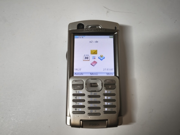 Sony Ericsson P990i – Premium Silver  Retro Smartphone