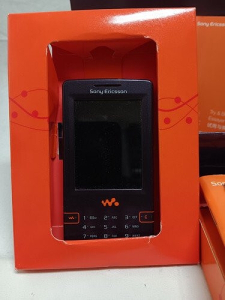 Sony Ericsson  Walkman W950i – Mystic Purple ( O2 ) Smartphone