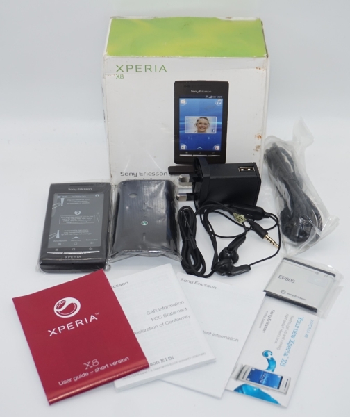 NEU Sony Ericsson Xperia X8 E15i Handy mit Ohrhörern – Schwarz