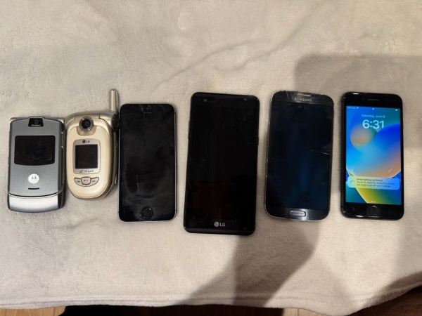 Lot 6 Smartphones Tested Flip Phones Untested iPhones, LG, Motorola