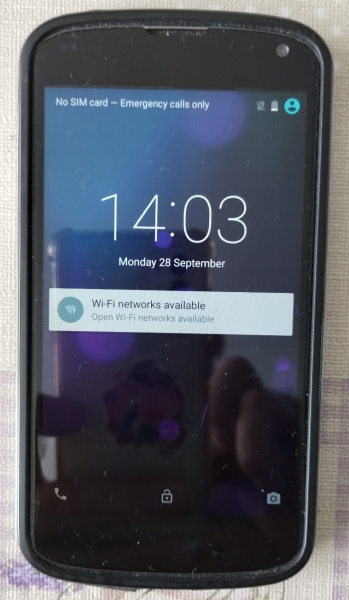 LG Google Nexus 4 E960 schwarz Android Smartphone 4,7″ Retro funktionsfähig