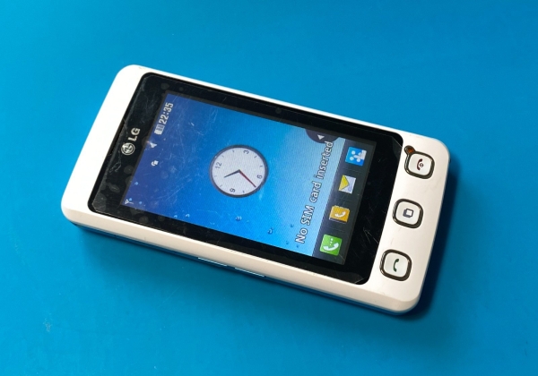 LG Cookie KP500 Retro Smartphone, weiß, displaygeschützt, sehr gut
