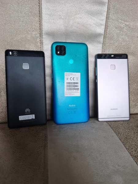 Handy Smartphone Xiaomi Redmi 9C, Huawei P9 Lite, Huawei P9 Alle drei Als Defekt