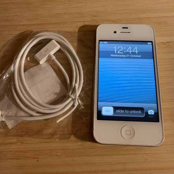 Apple iPhone 4 8GB, weiß, iOS 6.0, entsperrt