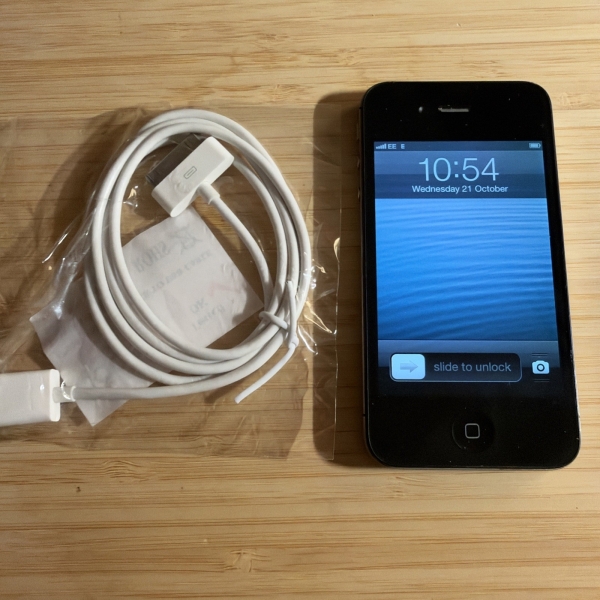 Apple iPhone 4s iOS 6.1.3 schwarz 16GB guter Zustand (EE)