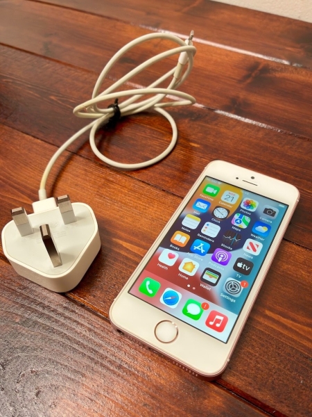 Apple iPhone SE 1. Gen (2016) entsperrt Smartphone 4″ Zoll 32GB in Roségold